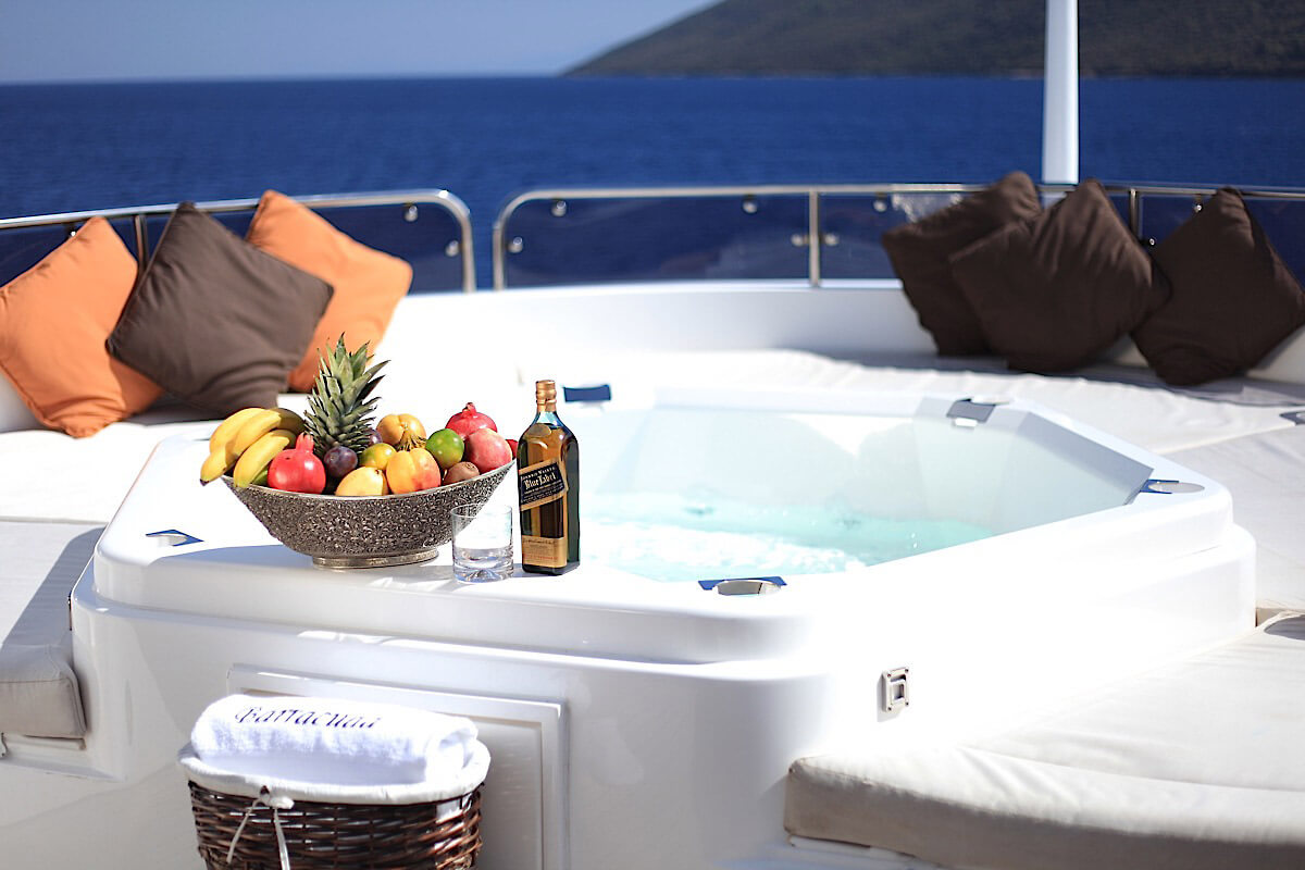 BoatsAtSea.com - Relaxing