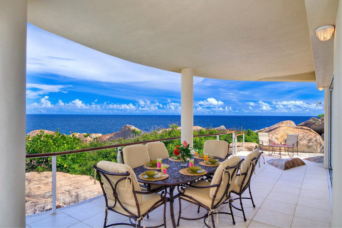 Water's Edge Villa Alfresco Dining