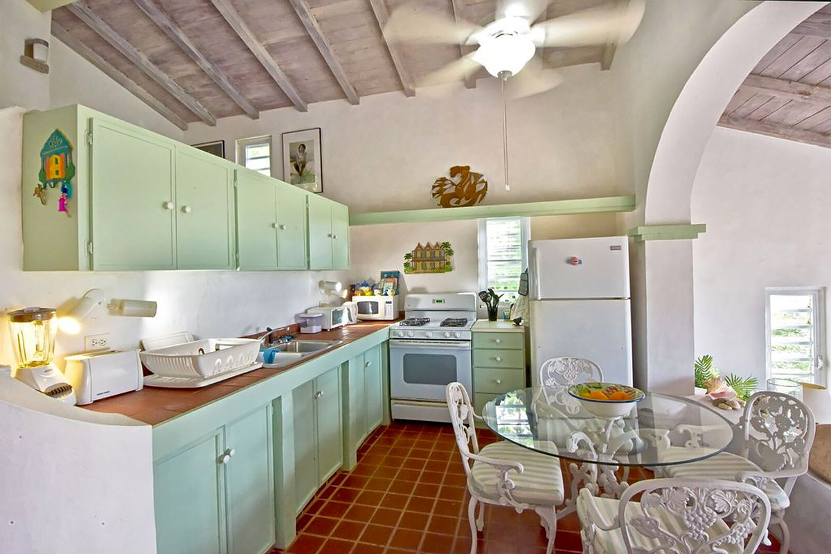 Palm Grove Villa Kitchen & Dining Area