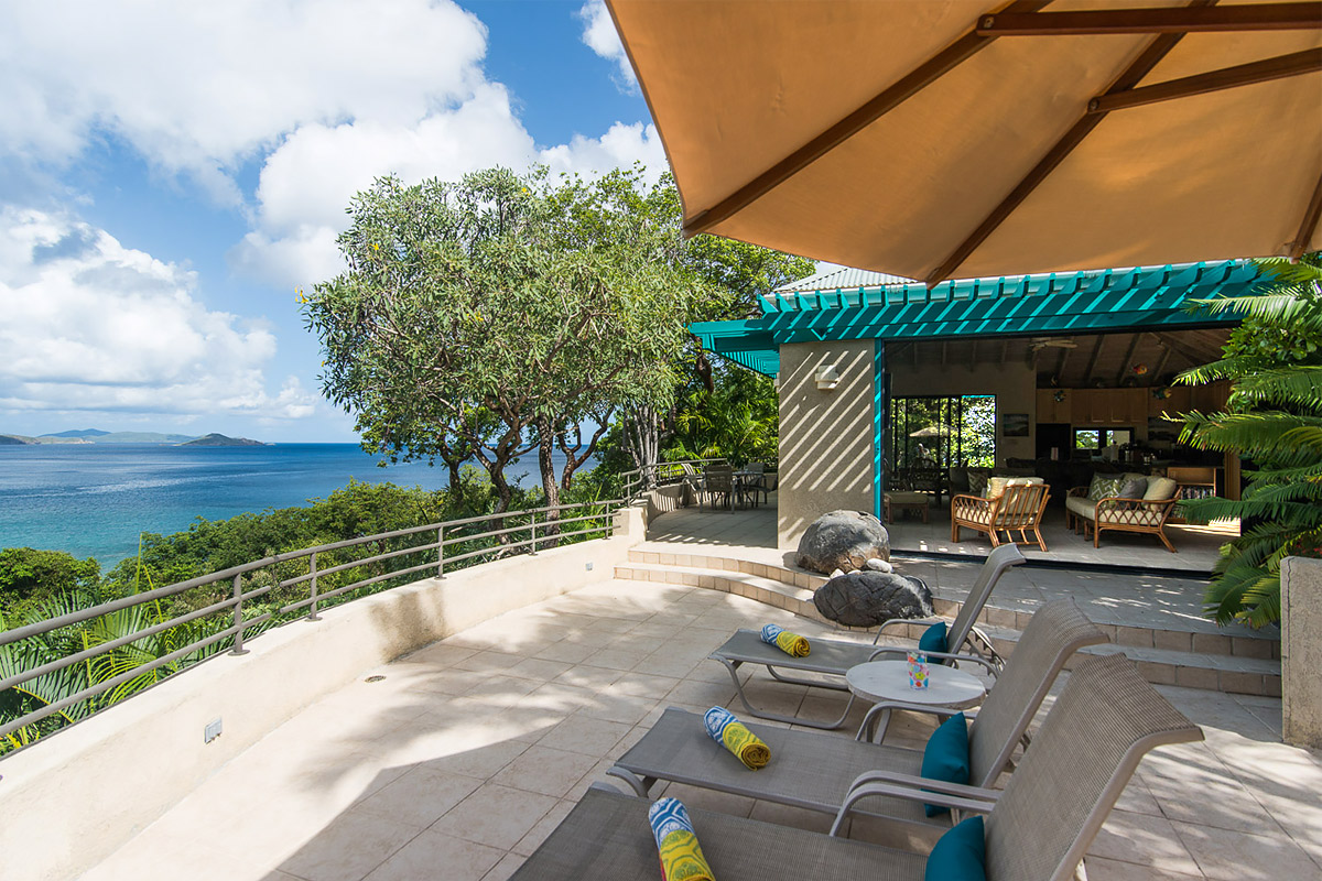 Boulder Crest Villa Deck & Living Room