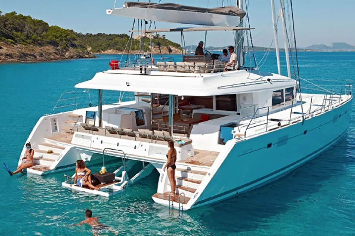 BVI Yacht Charters - Crewed Catamarans
