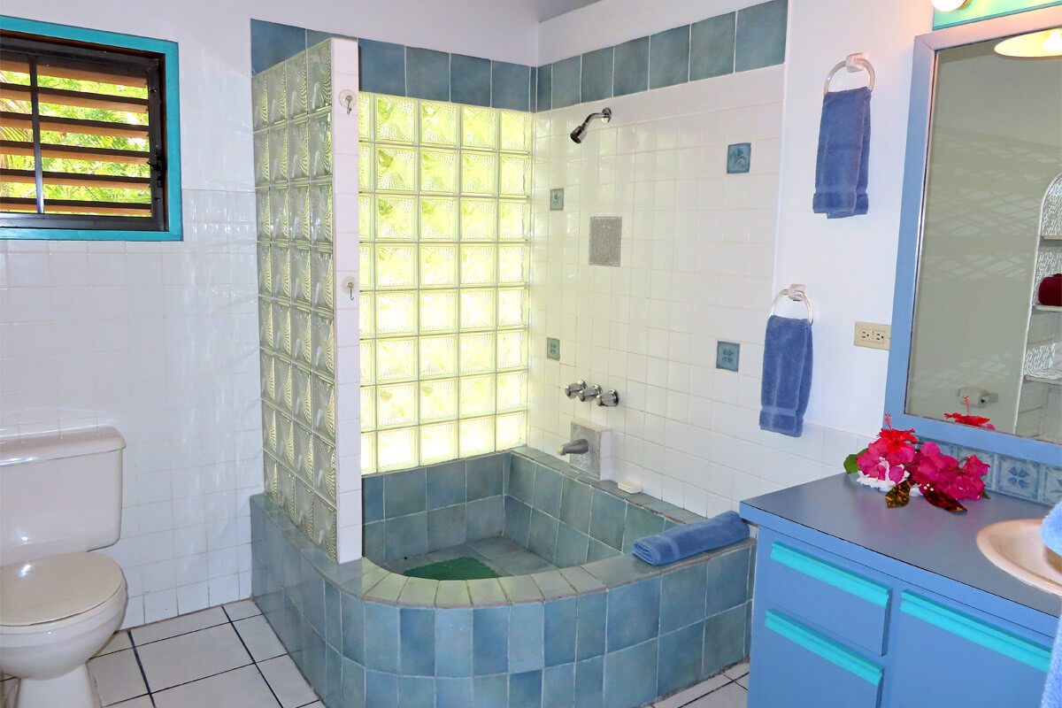 Casa Luna Villa Bath