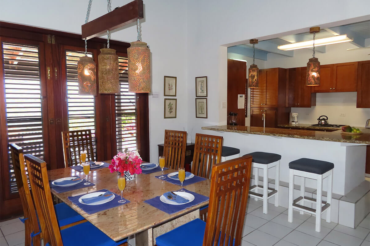 Mondelo Villa Kitchen and Dining Area