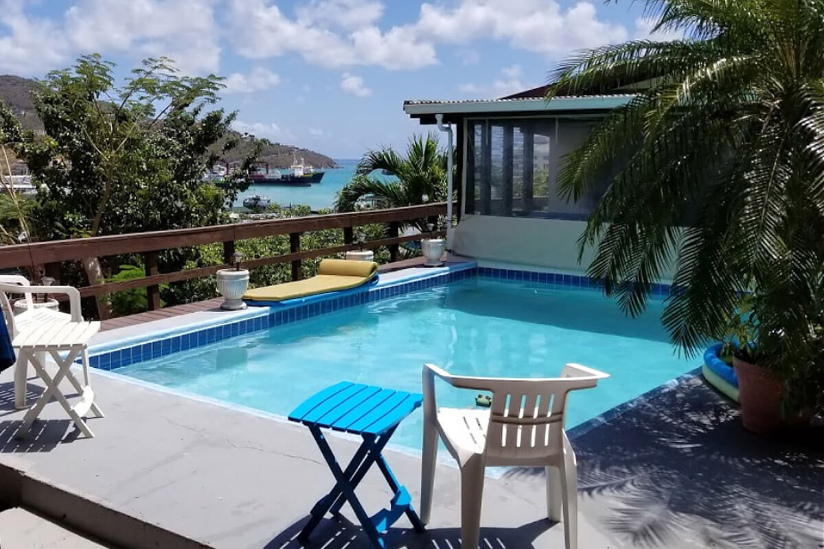 Hummingbird House B&B Pool