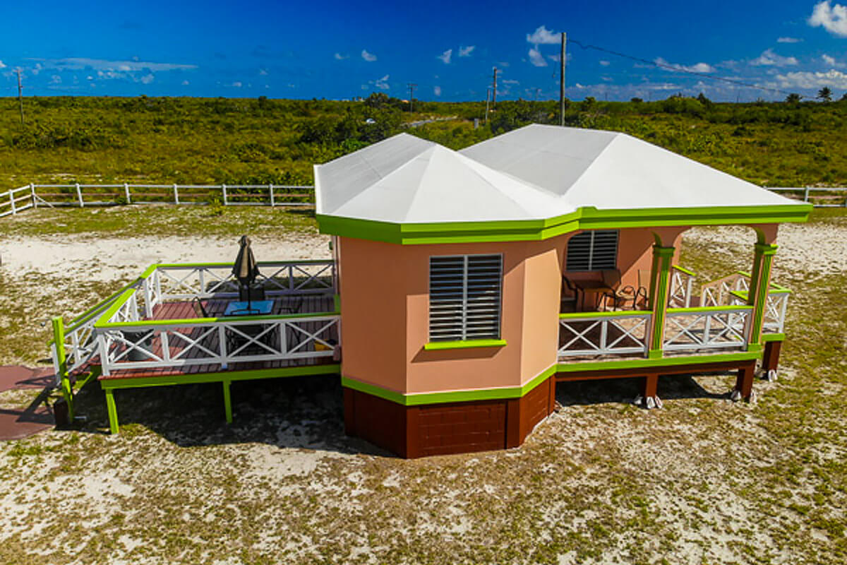 D&H Sunshine Villas One Bedroom with Deck